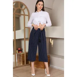 BAĞCIKLI ÇİZGİLİ KISA PAÇA LACİVERT PANTOLON